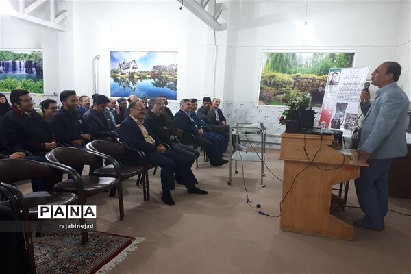 تجلیل ازدانش آموزان پژوهشگرابرکوه