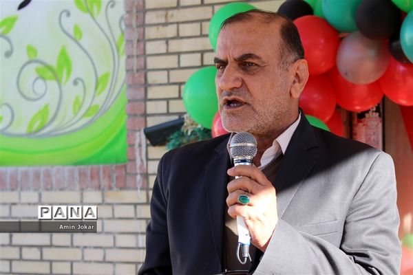 بازدید مشاور رئیس سازمان دانش آموزی کشور از مدرسه تمام تشکیلاتی گندم شهرستان مرودشت