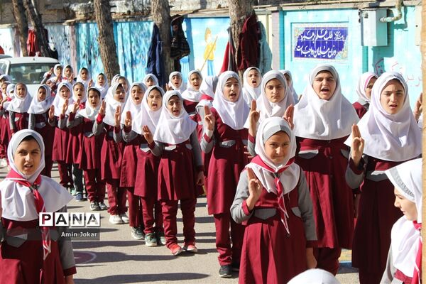 بازدید مشاور رئیس سازمان دانش آموزی کشور از مدرسه تمام تشکیلاتی  شهدای خیبر در شهرستان مرودشت