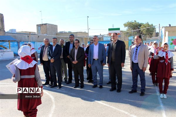 بازدید مشاور رئیس سازمان دانش آموزی کشور از مدرسه تمام تشکیلاتی  شهدای خیبر در شهرستان مرودشت