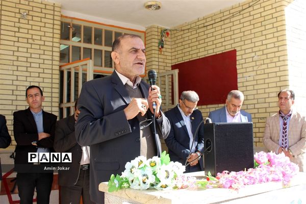 بازدید مشاور رئیس سازمان دانش آموزی کشور از مدرسه تمام تشکیلاتی  شهدای خیبر در شهرستان مرودشت