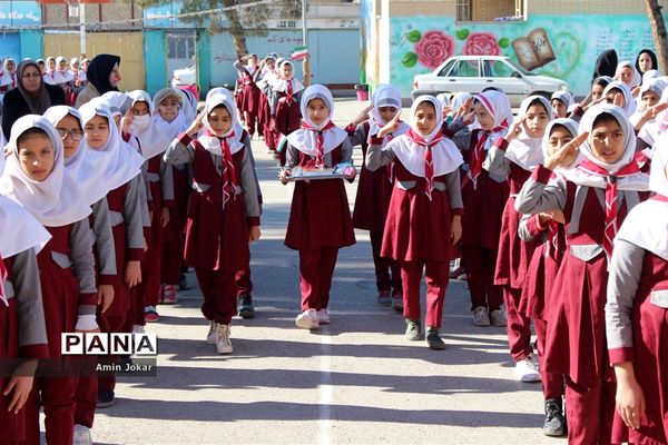 بازدید مشاور رئیس سازمان دانش آموزی کشور از مدرسه تمام تشکیلاتی  شهدای خیبر در شهرستان مرودشت