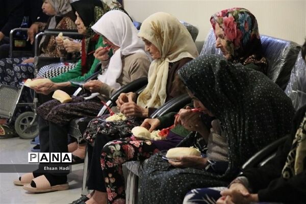 دیدار از سالمندان در یلدای مهربانی