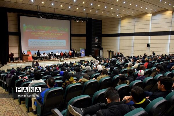 جشن یلدا ویژه نابینایان و کم بینایان در تبریز
