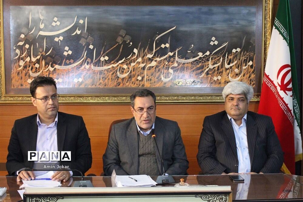 نشست خبری مدیرکل و معاون سوادآموزی آموزش و پرورش استان فارس به‌مناسبت آغاز هفته سواد‌آموزی