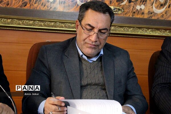 نشست خبری مدیرکل و معاون سوادآموزی آموزش و پرورش استان فارس به‌مناسبت آغاز هفته سواد‌آموزی