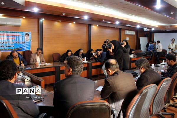 نشست خبری مدیرکل و معاون سوادآموزی آموزش و پرورش استان فارس به‌مناسبت آغاز هفته سواد‌آموزی