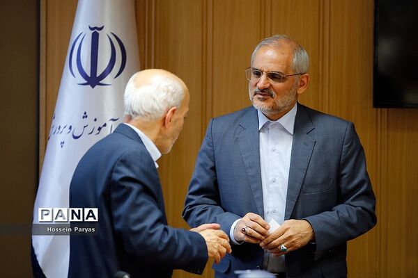 دیدار  اعضای هیات امنای انجمن علمی اولیا و مربیان با وزیر آموزش و پرورش