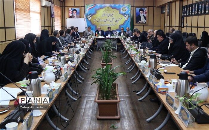 باید رابطه عمیقی میان انجمن اولیا و مربیان و مشاوران ایجاد کنیم