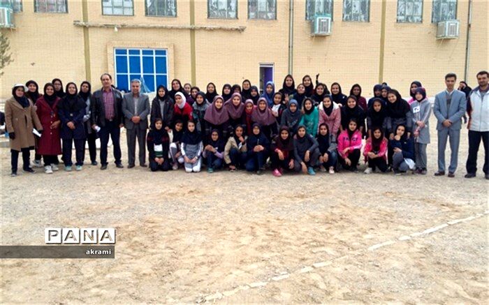 رقابت دختران دانش آموز ابرکوه در سه رشته ورزشی