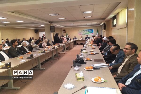 نشست صمیمی اصحاب فرهنگ و هنرشهرستان اسلامشهر با فرماندار