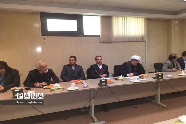 نشست صمیمی اصحاب فرهنگ و هنرشهرستان اسلامشهر با فرماندار