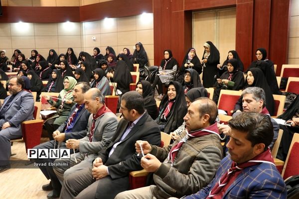 کارگاه آموزشی مربیان پیشتاز سازمان دانش‌آموزی ناحیه 2 آموزش و پرورش مشهد