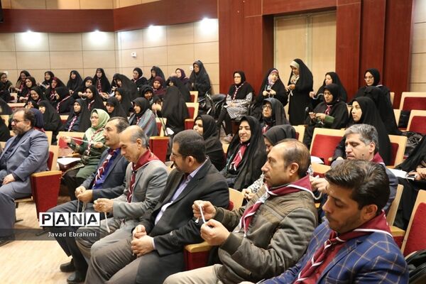 کارگاه آموزشی مربیان پیشتاز سازمان دانش‌آموزی ناحیه 2 آموزش و پرورش مشهد