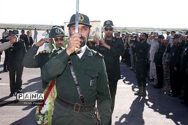 ورود پیکر مطهر دو شهید گمنام به استان هرمزگان