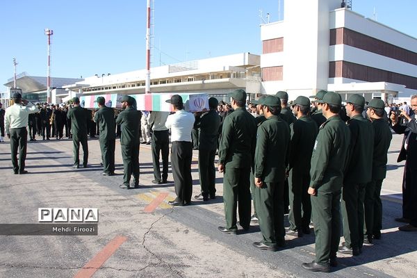ورود پیکر مطهر دو شهید گمنام به استان هرمزگان