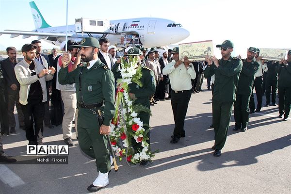 ورود پیکر مطهر دو شهید گمنام به استان هرمزگان