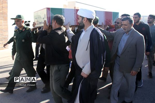 ورود پیکر مطهر دو شهید گمنام به استان هرمزگان
