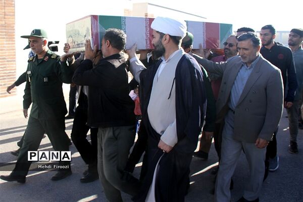 ورود پیکر مطهر دو شهید گمنام به استان هرمزگان