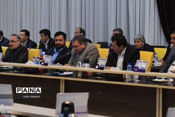 نشست صمیمی وزیر آموزش و پرورش با اعضای شورای معاونان اداره‌کل و مدیران آذربایجان شرقی
