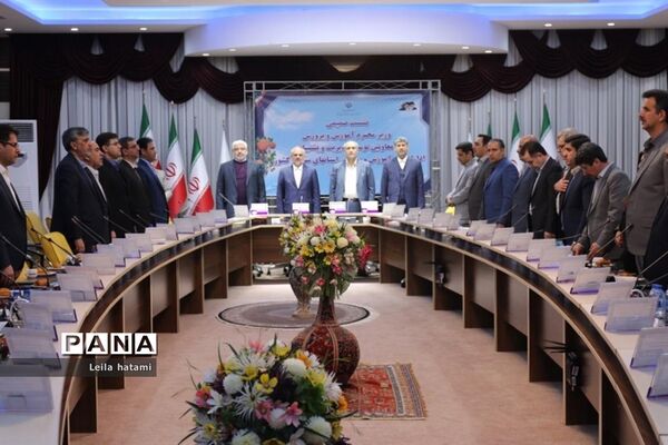 نشست صمیمی وزیرآموزش وپرورش با معاونان توسعه مدیریت و پشتیبانی ادارات آموزش و پرورش استان‌های سراسر کشور در تبریز