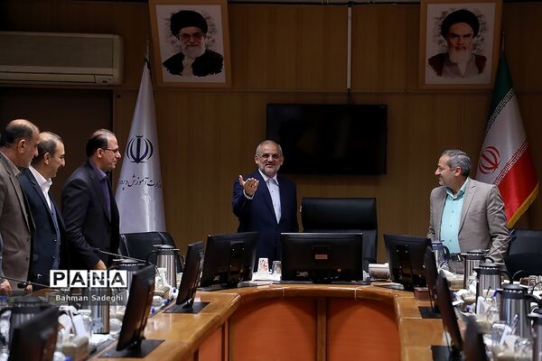 دیدار مدیران سازمان دانش‌آموزی استان‌های سراسر کشور با وزیر آموزش و پرورش