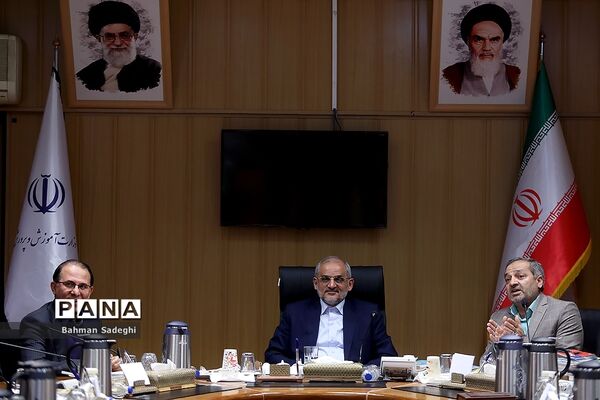 دیدار مدیران سازمان دانش‌آموزی استان‌های سراسر کشور با وزیر آموزش و پرورش