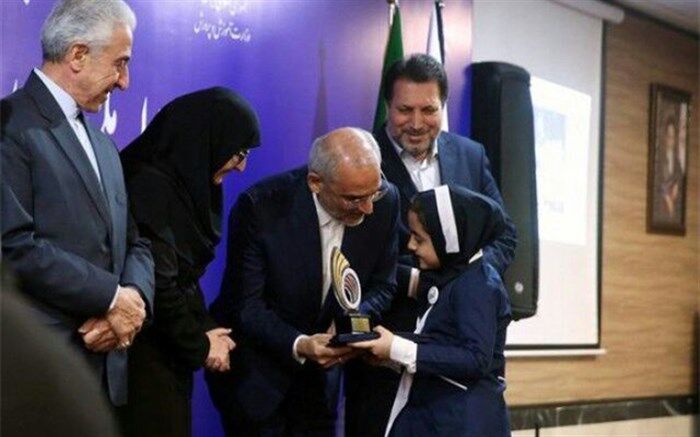 وزیر آموزش و پرورش از دانش آموز پژوهشگر گیلانی تقدیر کرد