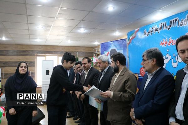 نمایشگاه دست آوردهای دانش آموزی هفته پژوهش و فناوری ناحیه 2 اهواز