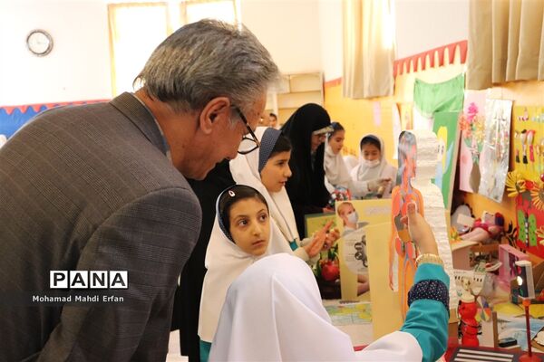 برگزاری نمایشگاه هفته پژوهش در مدارس آباده
