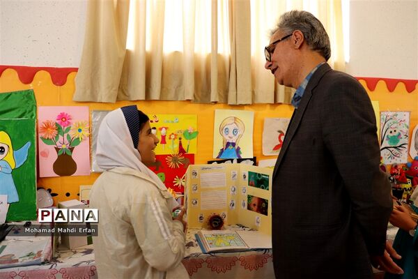 برگزاری نمایشگاه هفته پژوهش در مدارس آباده