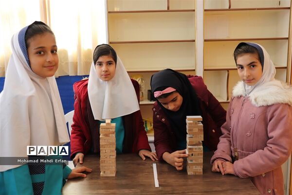 برگزاری نمایشگاه هفته پژوهش در مدارس آباده