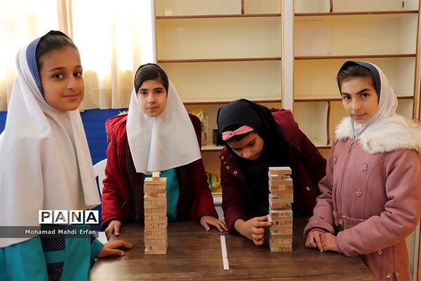 برگزاری نمایشگاه هفته پژوهش در مدارس آباده