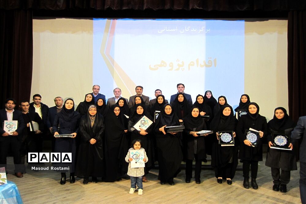تجلیل از معلمان و دانش‌آموزان پژوهشگر
