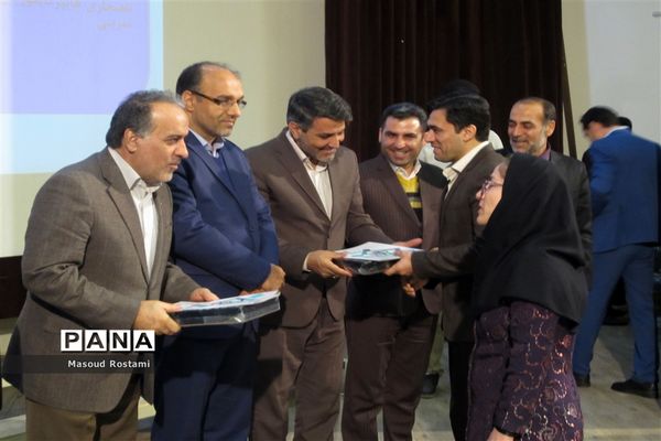 تجلیل از معلمان و دانش‌آموزان پژوهشگر