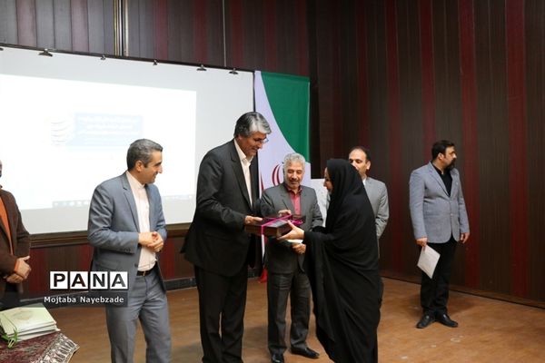 رونمایی از پوستر سی و هشتمین جشنواره مسابقات فرهنگی و هنری دانش‌آموزان خراسان رضوی