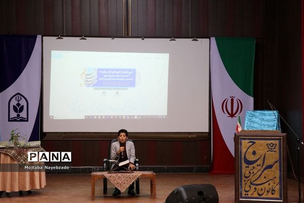 رونمایی از پوستر سی و هشتمین جشنواره مسابقات فرهنگی و هنری دانش‌آموزان خراسان رضوی