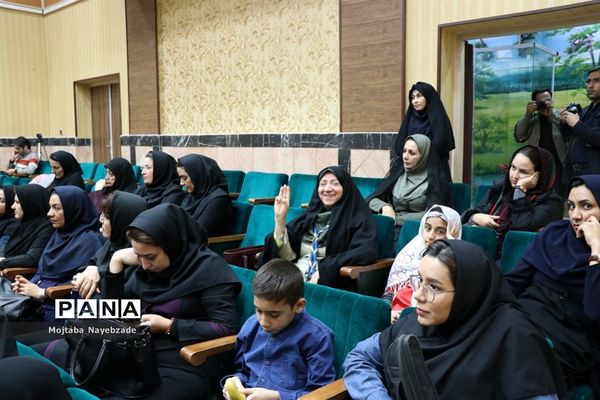 رونمایی از پوستر سی و هشتمین جشنواره مسابقات فرهنگی و هنری دانش‌آموزان خراسان رضوی