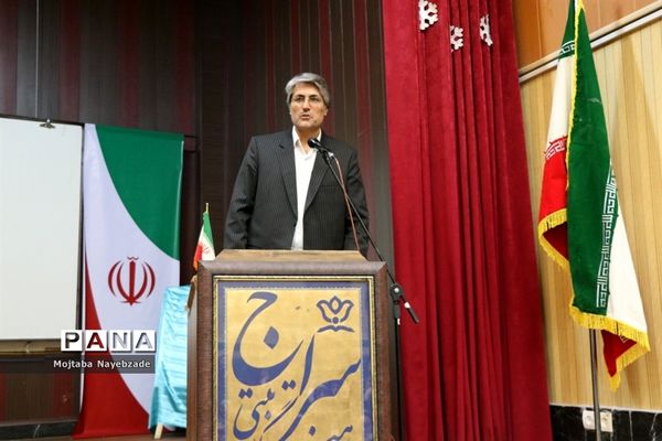 رونمایی از پوستر سی و هشتمین جشنواره مسابقات فرهنگی و هنری دانش‌آموزان خراسان رضوی