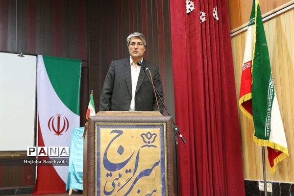 رونمایی از پوستر سی و هشتمین جشنواره مسابقات فرهنگی و هنری دانش‌آموزان خراسان رضوی