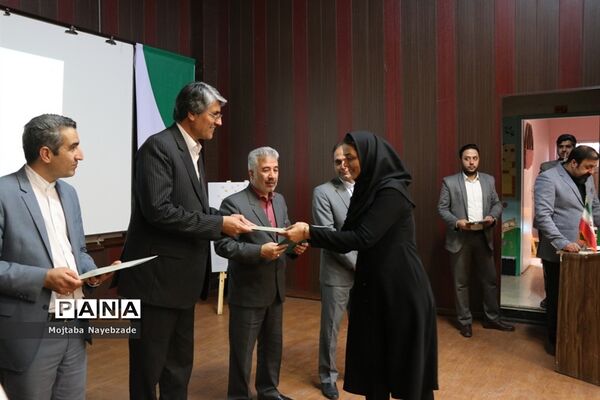 رونمایی از پوستر سی و هشتمین جشنواره مسابقات فرهنگی و هنری دانش‌آموزان خراسان رضوی