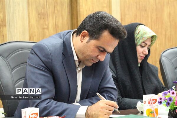 نخستین جلسه منتخبین شورای دانش آموزی آموزش پرورش ناحیه ۴ شیراز
