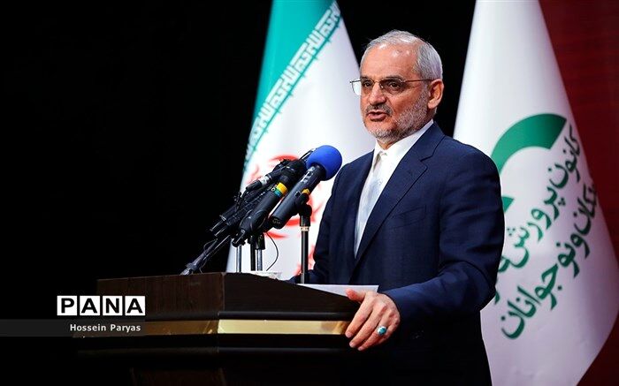 وزیر آموزش‌وپرورش: بازی‌ها و اسباب‌بازی مجالی مهم برای توسعه یادگیری است