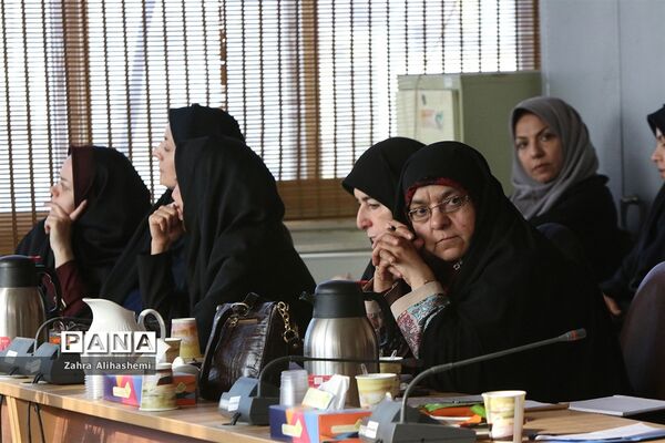جلسه مشترک کارشناسان و مسئولان مشاوره و مراقبت در برابر آسیب‌های اجتماعی مناطق شهر تهران