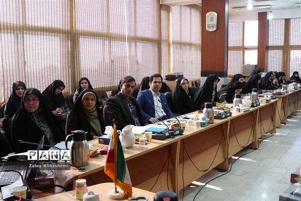 جلسه مشترک کارشناسان و مسئولان مشاوره و مراقبت در برابر آسیب‌های اجتماعی مناطق شهر تهران