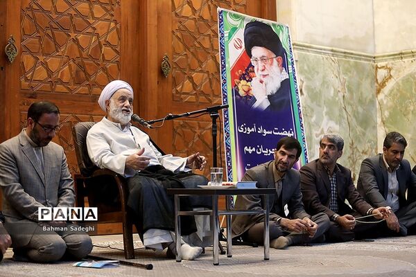 تجدید میثاق کارکنان نهضت سوادآموزی با آرمان‌های امام خمینی (ره )