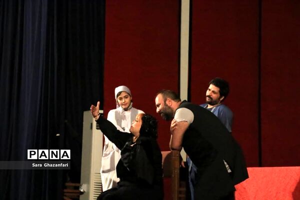 اجرای تئاتر لیگ قهرمانان در ساری
