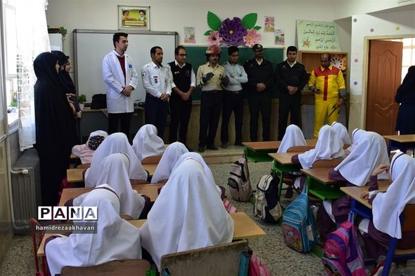 آموزش عملی درس مشاغل کلاس دوم ابتدایی دبستان دخترانه شاهد بهاباد