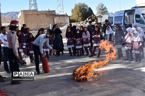 آموزش عملی درس مشاغل کلاس دوم ابتدایی دبستان دخترانه شاهد بهاباد