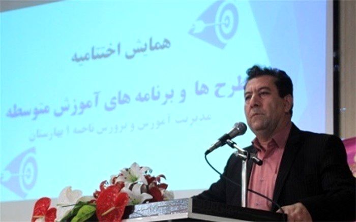 شفیع پور: برنامه درسی می‌بایست با شرایط دانش آموز امروز تطبیق داده شود